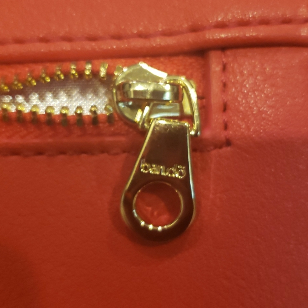Beautiful RED Bandõ Wristlet Clutch - Picture 9 of 10